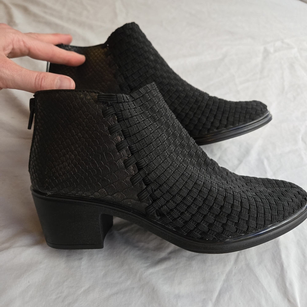 STEVEN by Steve Madden Penga black stretch ankle booties sz 8.5